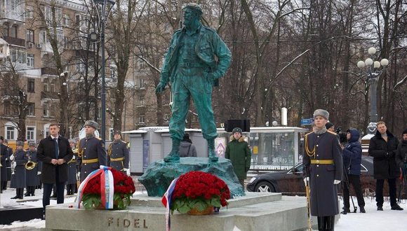 Acaba de concluir la exitosa visita del Presidente Miguel Díaz Canel y su delegación a Rusia, durante la cual se inauguró una estatua del Comandante en Jefe Fidel Castro en Moscú. La Fundación rusa que lleva su nombre ha organizado un coloquio esta semana para honrar su legado. Sirvan estas palabras como un acompañamiento a ese esfuerzo.